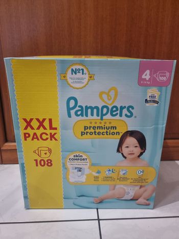 108 couches Pampers taille 4 