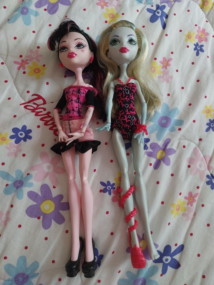 Lot 2 Monster High Lagoona Dance Class Draculaura Scaris et Frights, Camera, Action! Dressing Room Coiffeuse Paravent - photo numéro 8