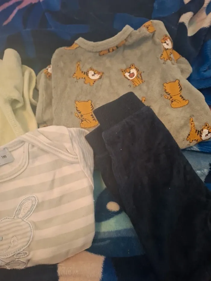 Pyjamas 1 mois - photo numéro 2