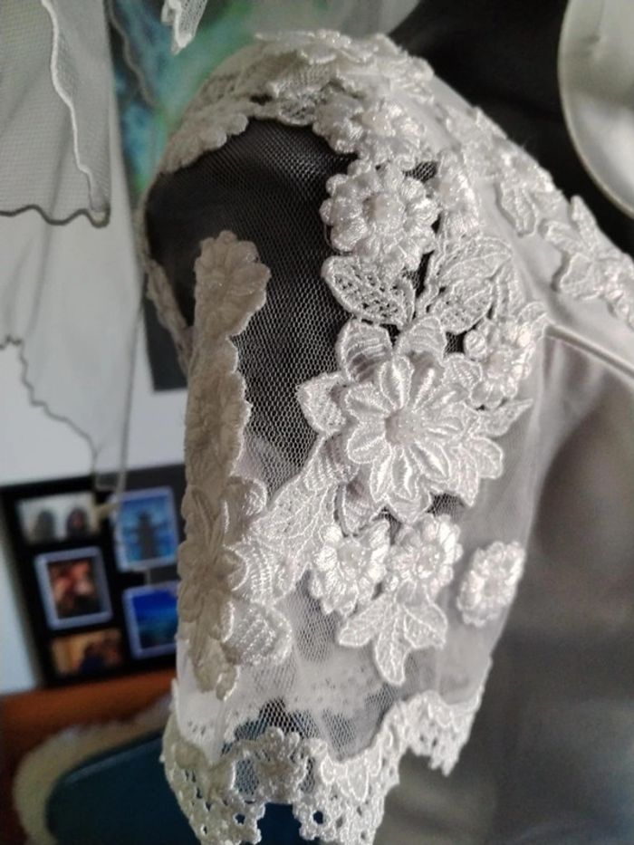 Robe de mariée chic et sophistiquée complicité la fête TBE avec accessoires - photo numéro 15