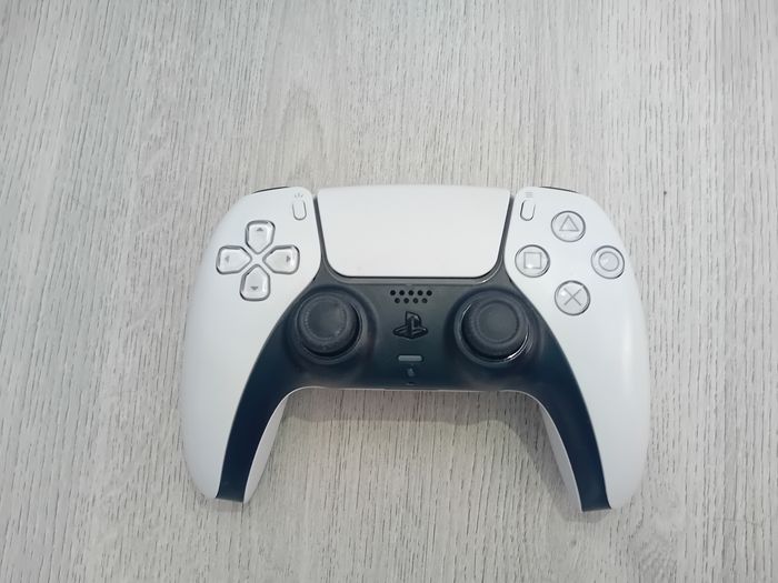 PS5 sans lecteur cd avec manette et casque PS5 - photo numéro 3