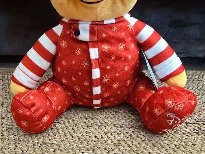 Disney Store Peluche moyenne Winnie l'Ourson Noël Holiday Cheer 2021 - photo numéro 6