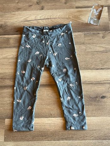 Je vend un pantalon fille taille 92 cm tres bon état