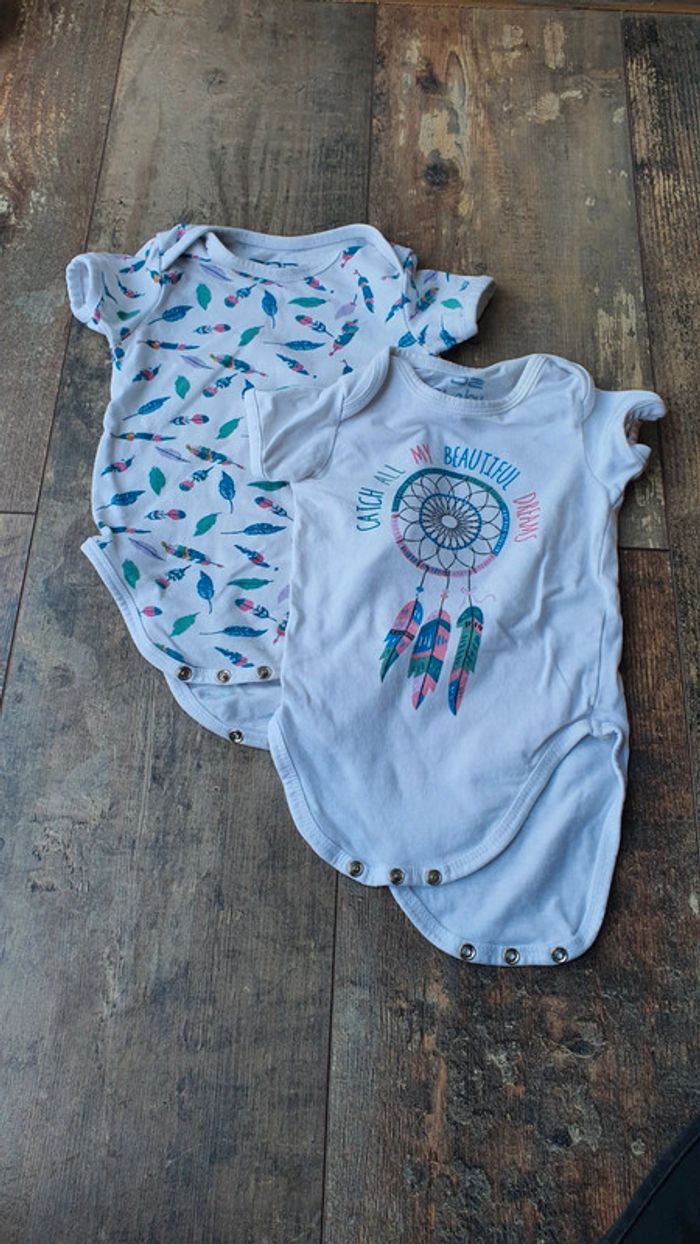 Lot de body code baby 6 mois en très bon état
