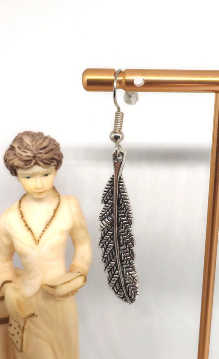 Boucles d'oreilles pendantes plume - photo numéro 3