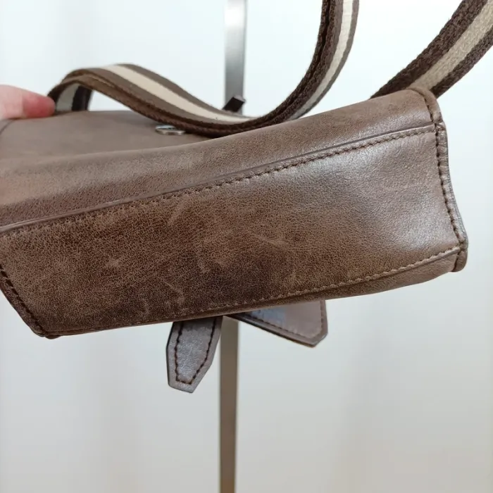Sac bandoulière marron Lancaster Paris effet cuir vintage zippé compact unisexe A1259 - photo numéro 6