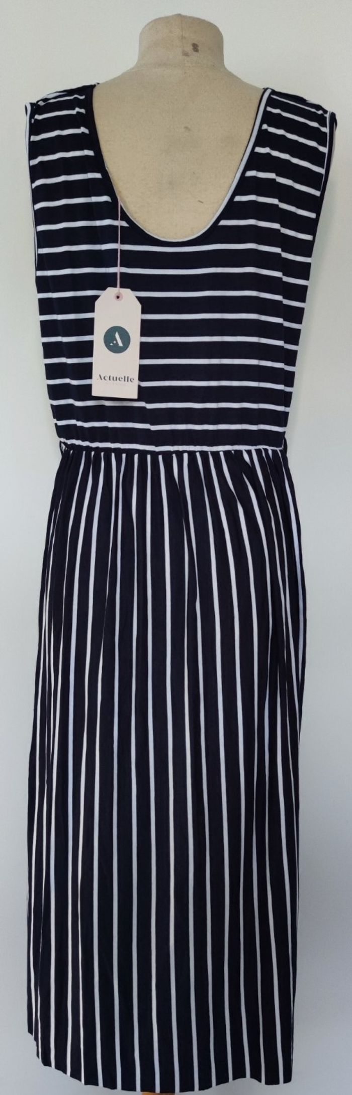 Robe sans manches avec col en V marque Actuelle taille 46/48 couleur bleu rayé blanc pour femme - photo numéro 2