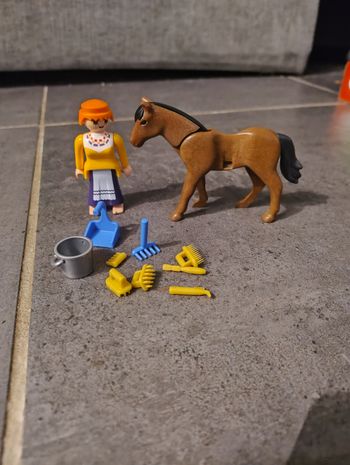 Playmobil éleveuse cheval