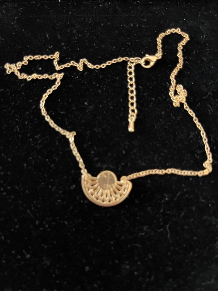 collier doré - photo numéro 2