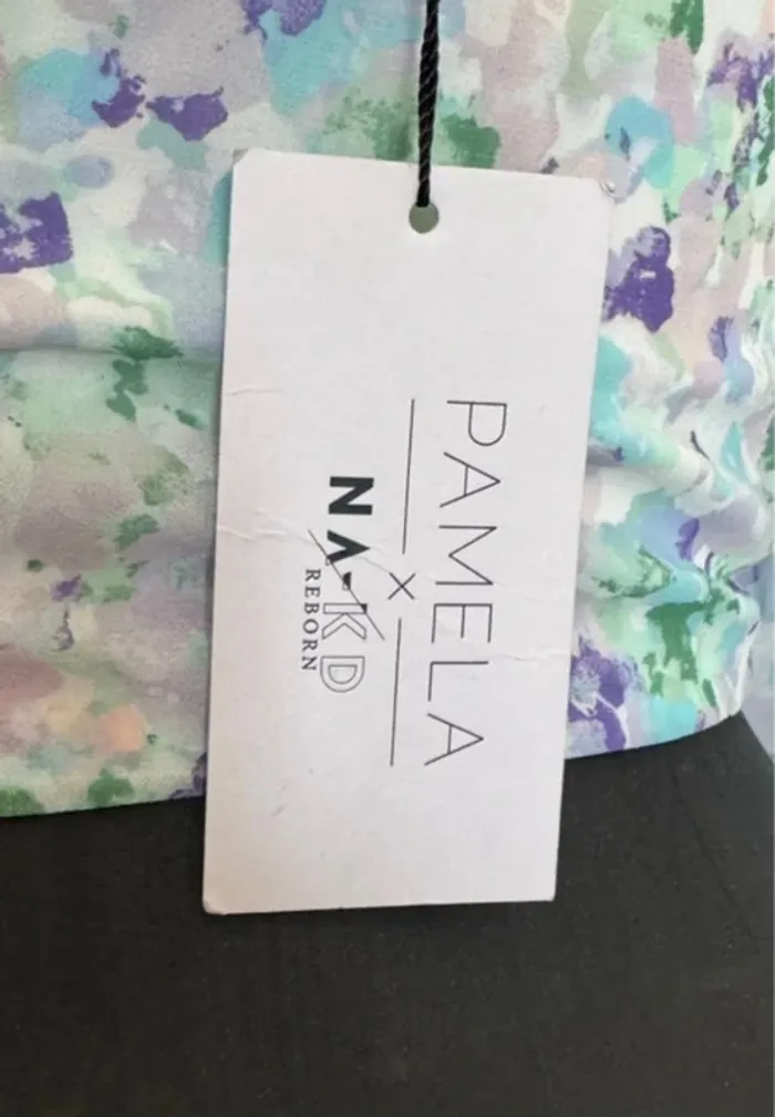 Blouse courte fleurie neuve - photo numéro 4