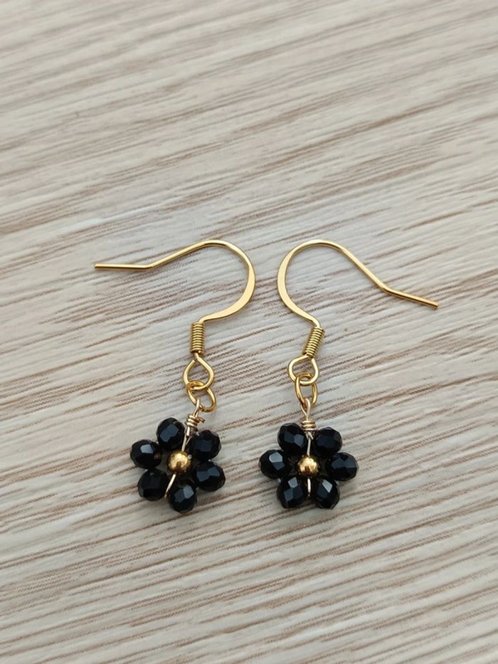 Boucles d'oreilles fleurs noires et doré