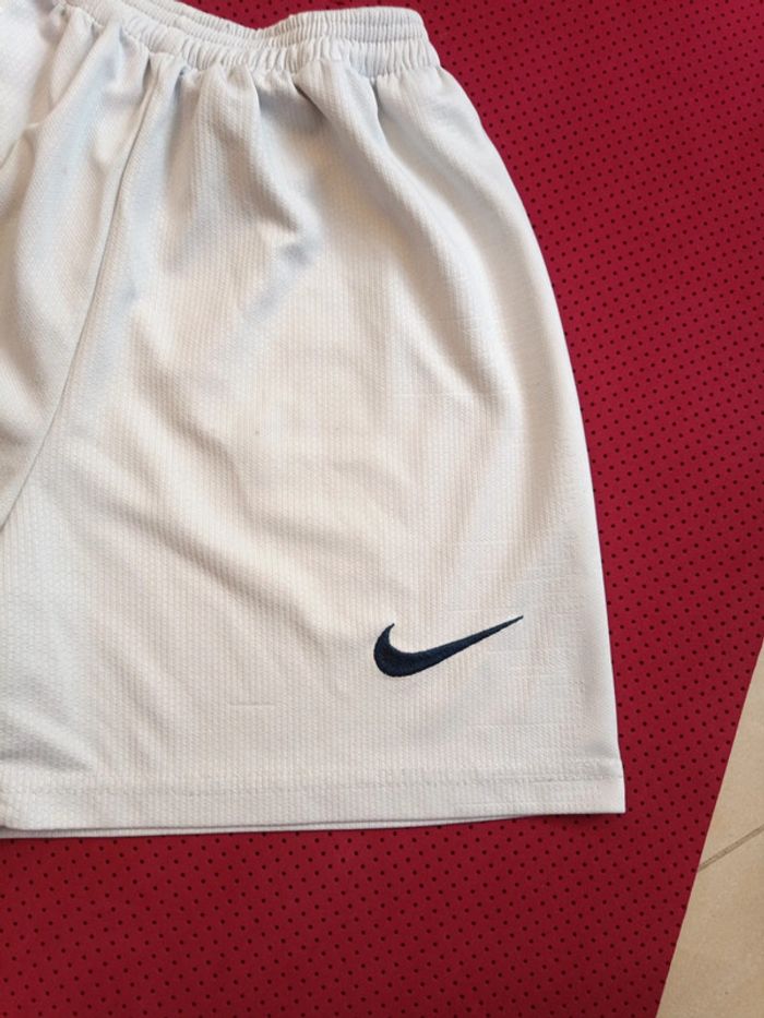 Short de foot France, Nike Authentique Officiel taille enfant 8/10 ans - photo numéro 3