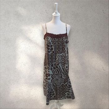 Robe en coton à bretelles ajustables imprimée fleurs et broderies 46