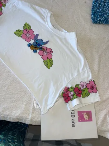 Tee shirt bershka stich 10-12 ans