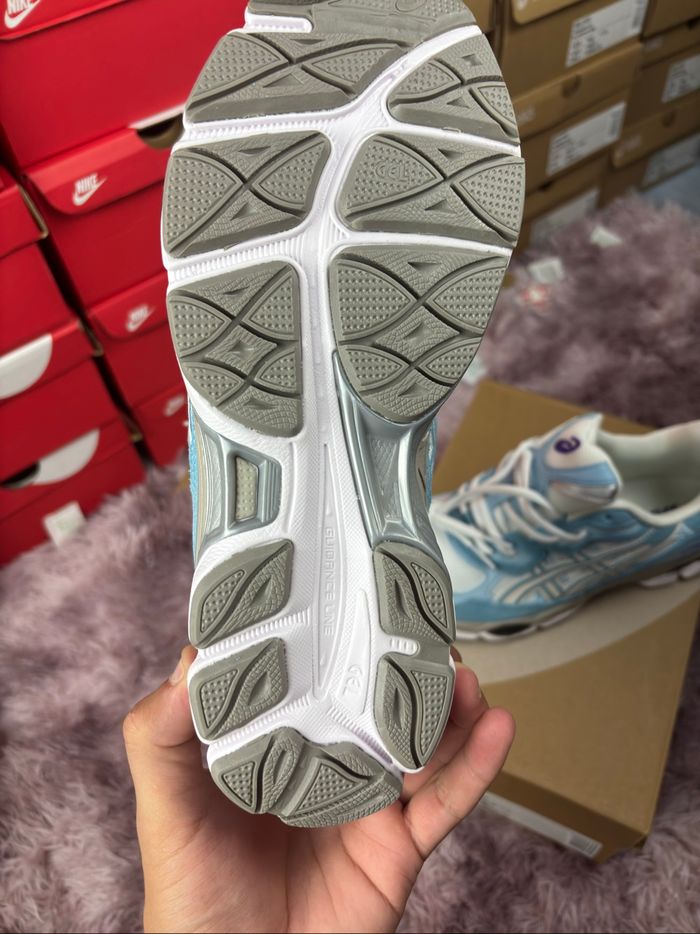 Asics NYC bleu cream neuve taille 41,5 - photo numéro 6