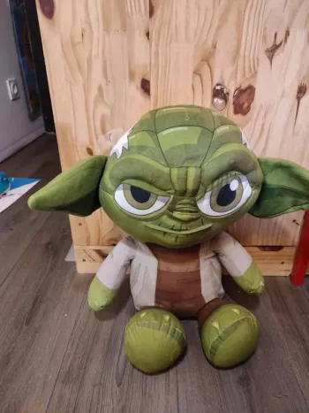Peluche Yoda environ 50 cm très bon état star wars