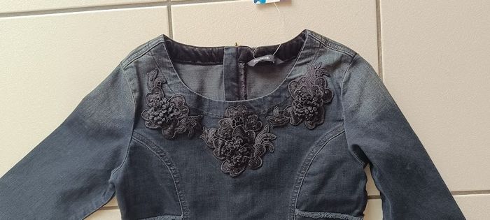 robe jeans noir taille 36 desigual manches 3/4 avec dentelle NEUVE - photo numéro 4
