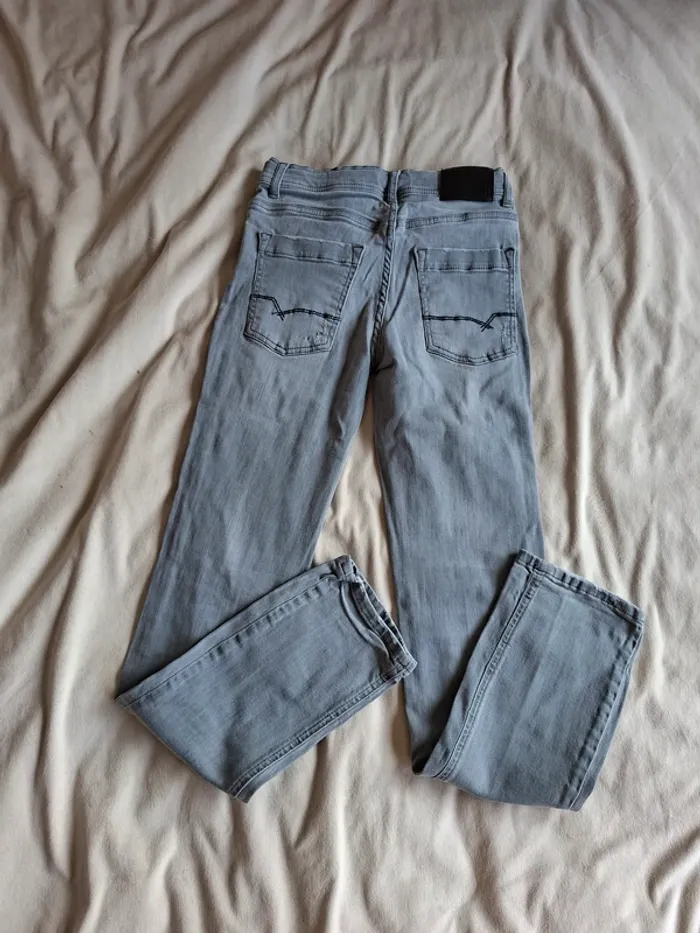 jeans garçon gris à trous (de base) taille 11/12 ans, marque Mexx, en très bon état - photo numéro 5