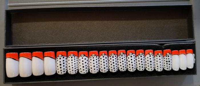 Press on nails rouge et blanc