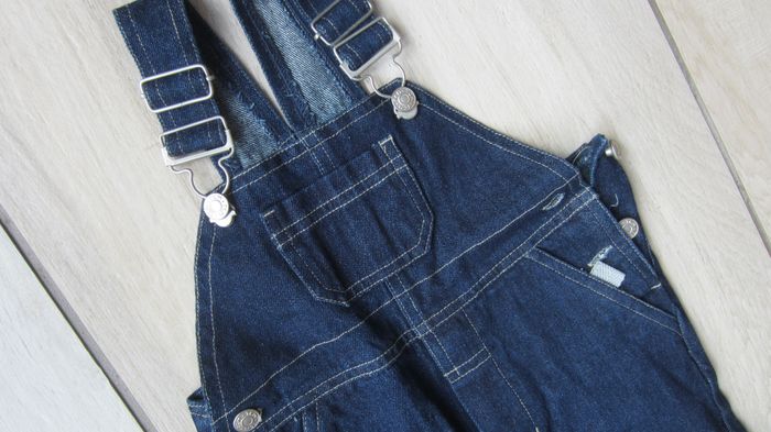Salopette en jeans. - photo numéro 3