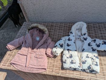 Lot de deux manteaux 24 mois bébé fille