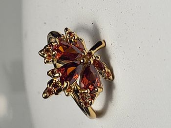  Bague en acier inoxydable doré, ajustable feuille pierres zircon rouge