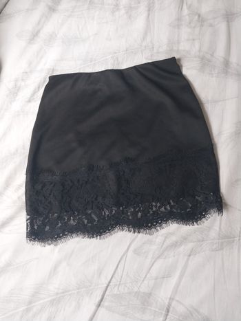 Mini-jupe noire à dentelle – Taille S (Mim)