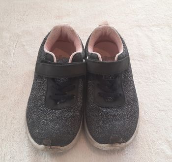 Basket noir brillante T28