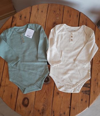 Lot de 2 bodies VertBaudet 18 mois neuf