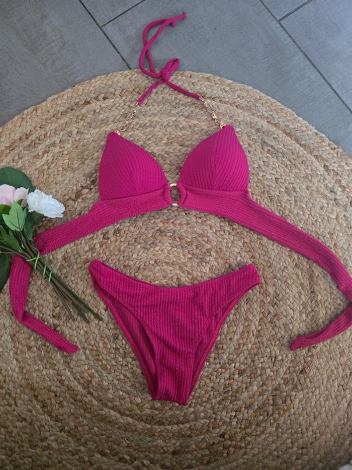 Bikini sublime fushia avec ornaments doré Neuf taille xs