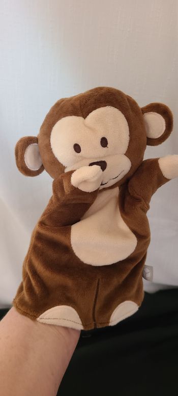 Doudou peluche marionnette singe marron et blanc 23cm oxybul -