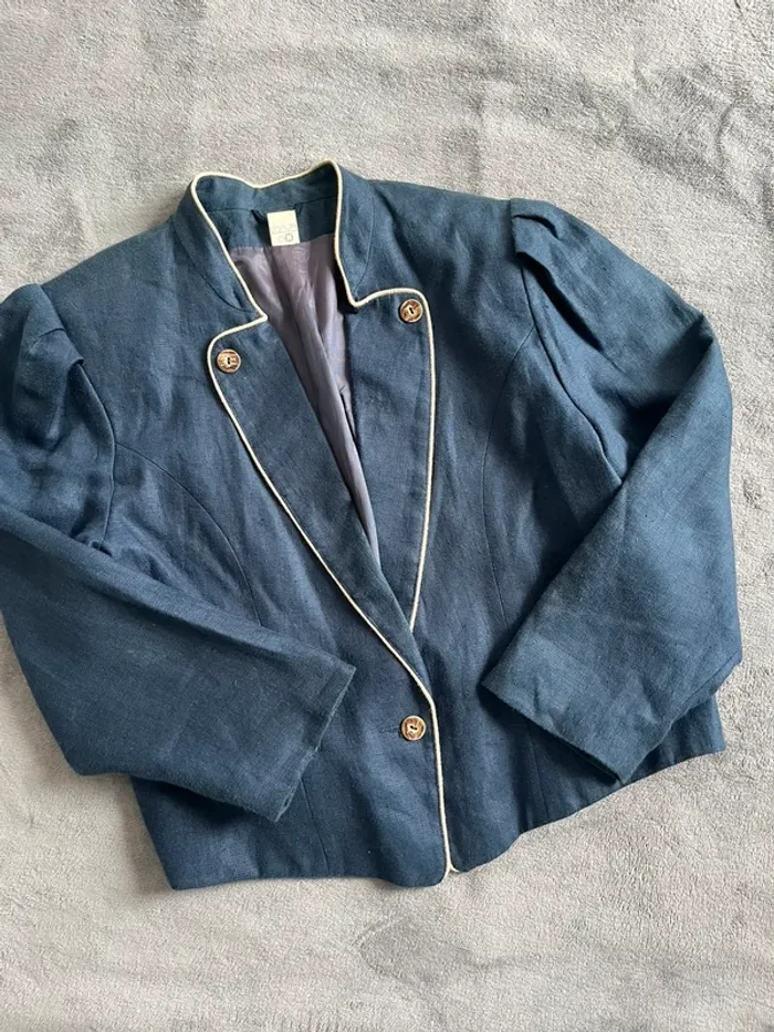Veste vintage bleu marine – Liseré beige & boutons dorés – T.46 élégante