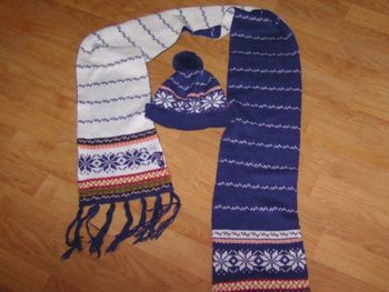 Echarpe + bonnet AVANT PREMIERE GALERIES LAFAYETTE TBE