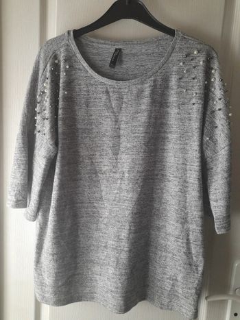 Haut gris chiné avec perles L