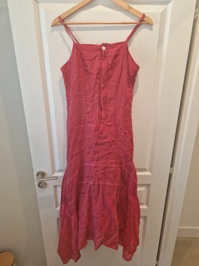 Tres belle robe 100 %lin one step avec doublure taille 40 très bon etat - photo numéro 2