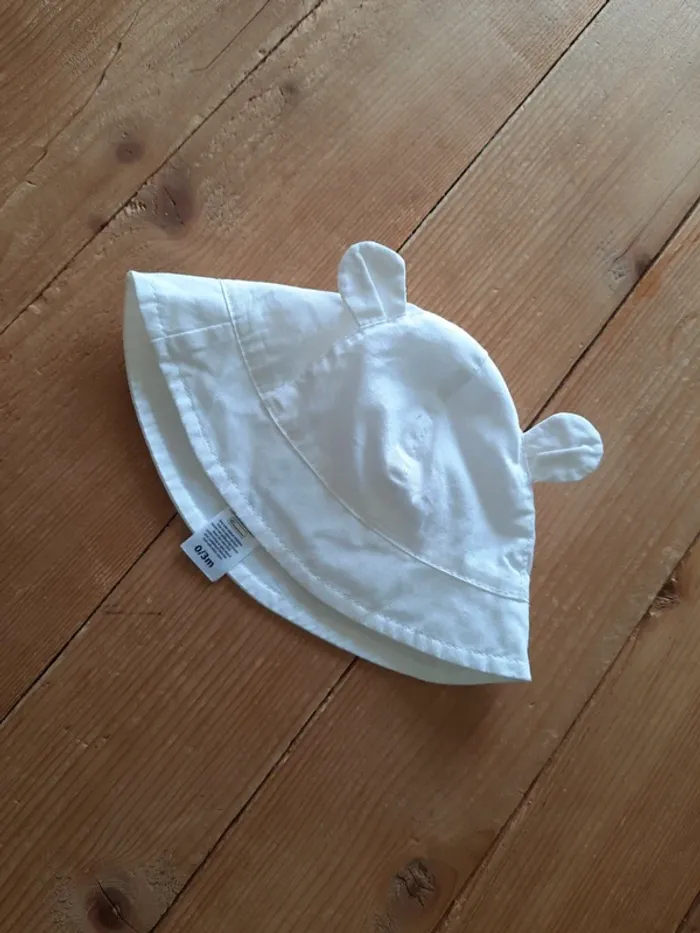 Chapeau blanc ourson