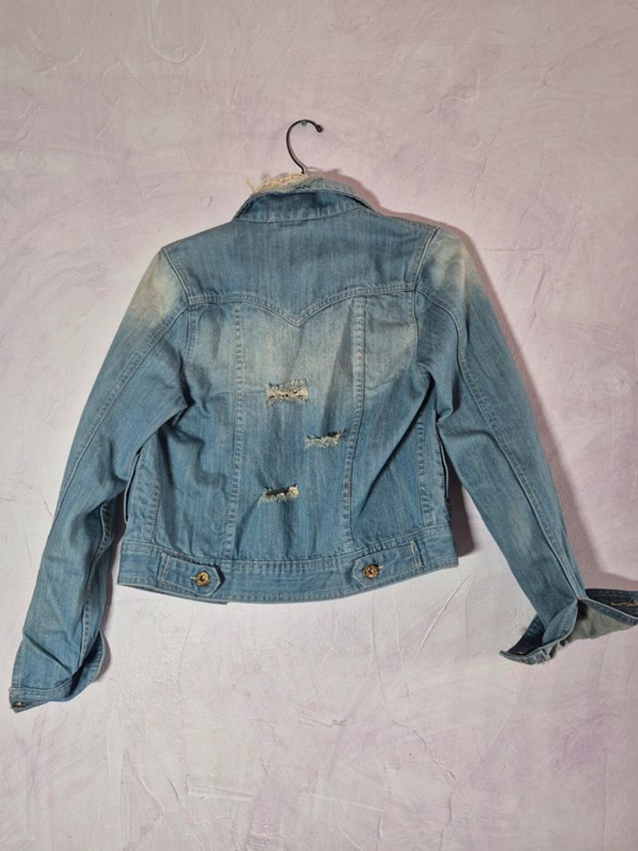 Veste en jean troué et délavé - photo numéro 4