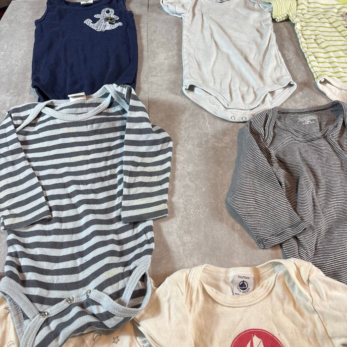 Lot 9 bodies 12 mois - photo numéro 5