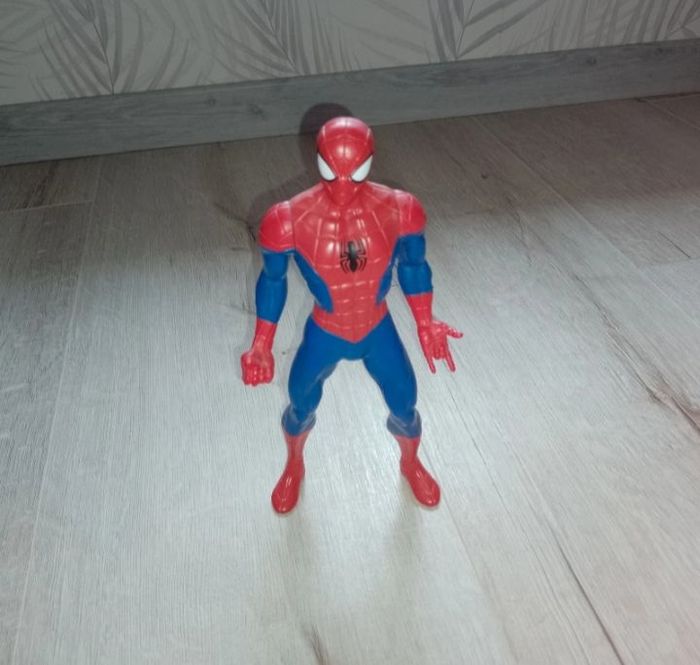 Figurine spider man