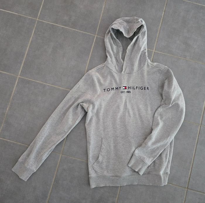 Sweat gris à capuche tommy hilfiger