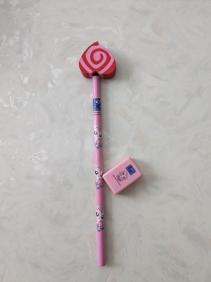 Lot crayon+taille -crayon + gomme littles PetShop
