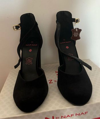 Escarpins salomees en velours noir neuves