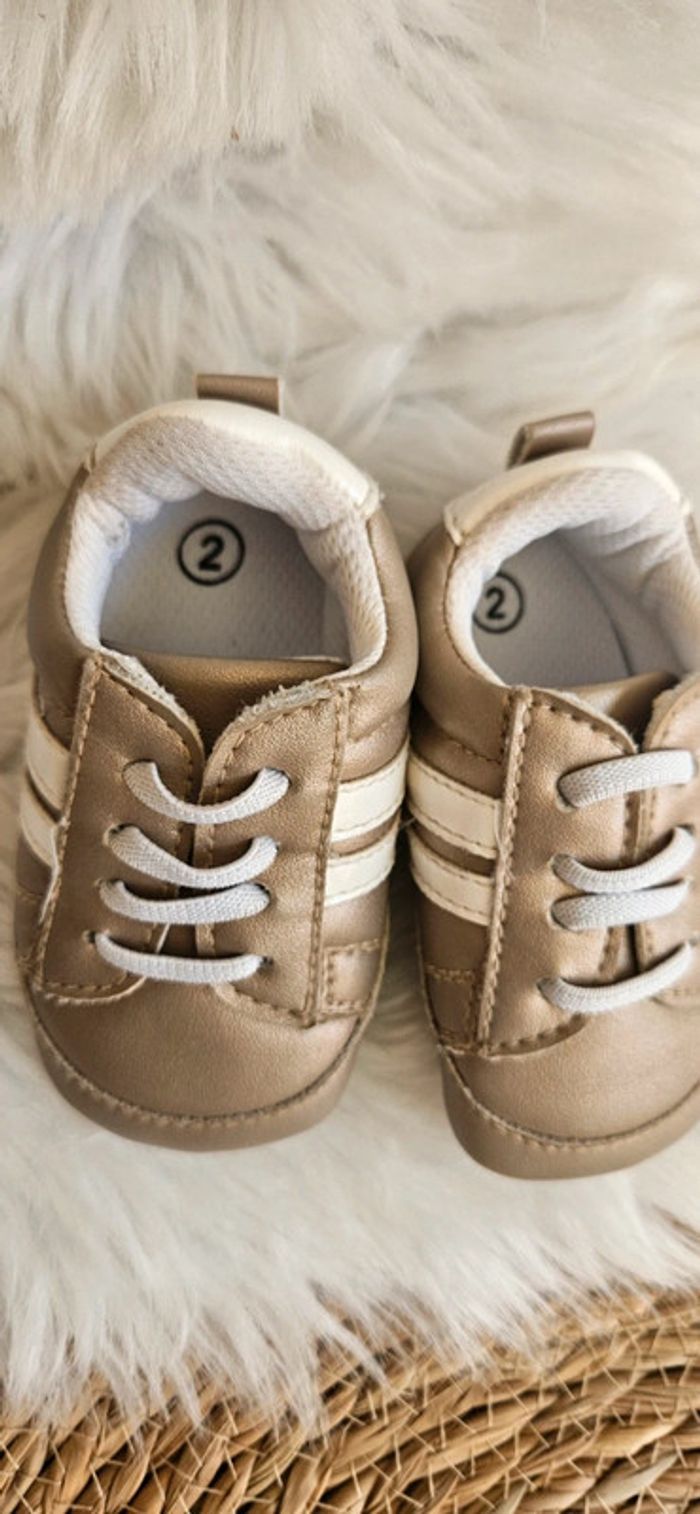 Paire de chaussure bébé doré 19 - photo numéro 2
