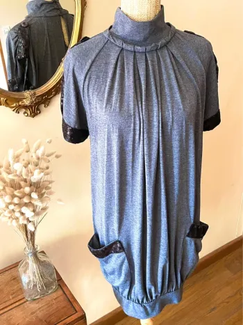 Robe Grise Élégante avec Détails en Sequins - Taille unique