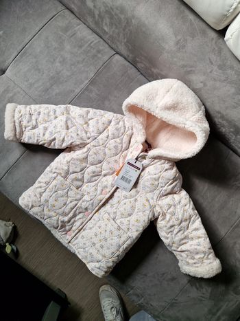 Magnifique doudoune chaude neuve avec étiquette 24 mois