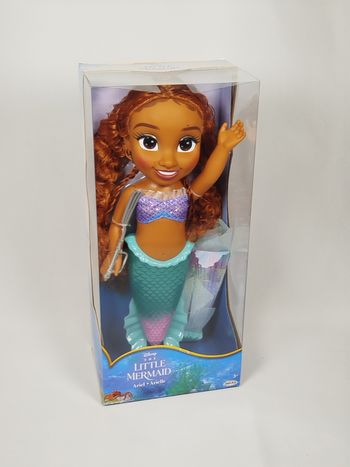 poupée Ariel 38 cm live action disney taille animator