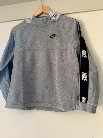 Pull capuche