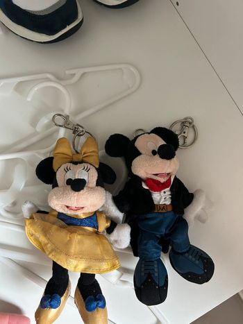 2 porteclés peluche Disney hong kong