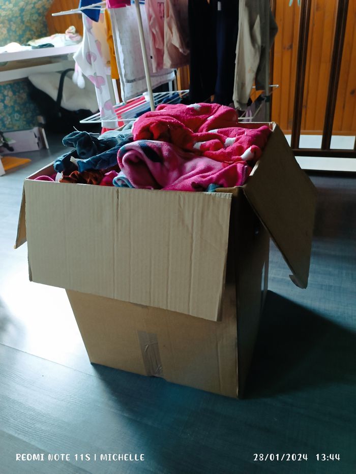 Lot de vêtements pour Julie