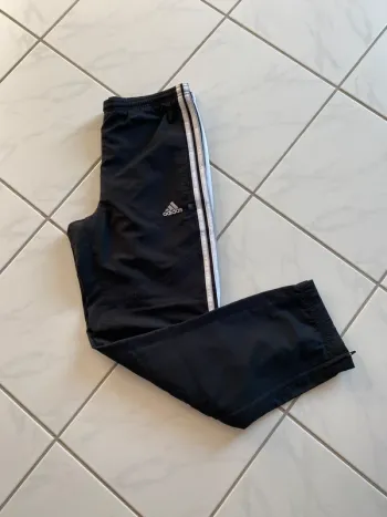 Jogging Adidas vintage noir – Taille 14 ans (convient S/M homme) bandes blanches logo brodé